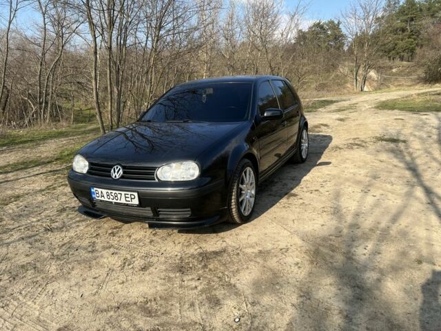 Чорний Фольксваген Гольф, об'ємом двигуна 1.4 л та пробігом 300 тис. км за 5000 $, фото 1 на Automoto.ua