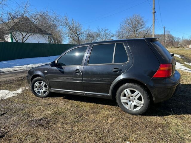 Черный Фольксваген Гольф, объемом двигателя 1.6 л и пробегом 276 тыс. км за 4200 $, фото 1 на Automoto.ua