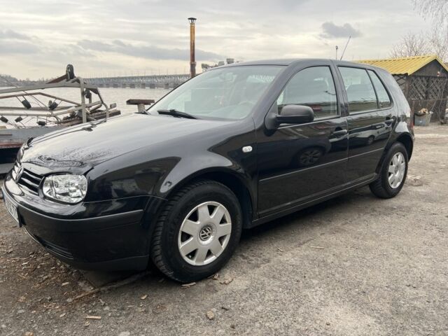 Черный Фольксваген Гольф, объемом двигателя 1.4 л и пробегом 302 тыс. км за 3800 $, фото 1 на Automoto.ua