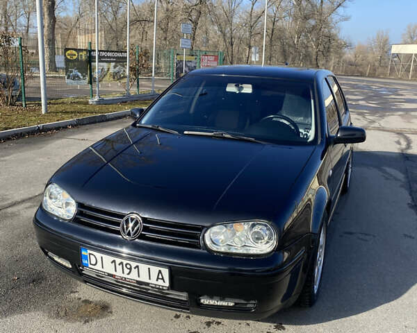 Черный Фольксваген Гольф, объемом двигателя 1.6 л и пробегом 247 тыс. км за 5500 $, фото 1 на Automoto.ua
