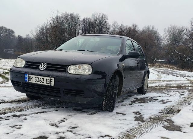 Черный Фольксваген Гольф, объемом двигателя 1.4 л и пробегом 136 тыс. км за 3600 $, фото 1 на Automoto.ua