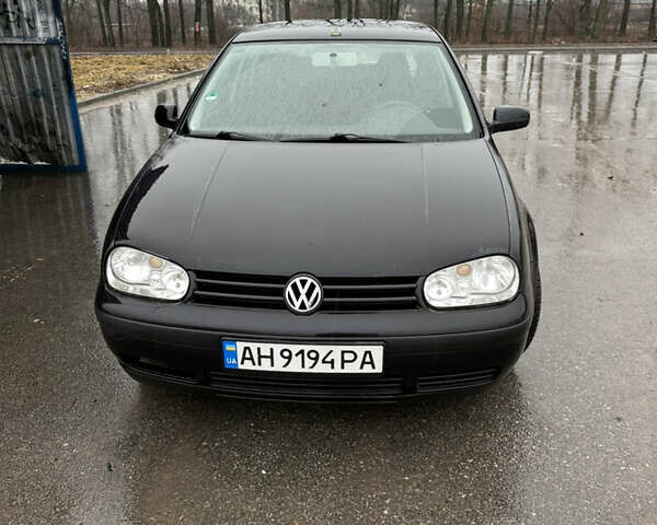 Черный Фольксваген Гольф, объемом двигателя 1.6 л и пробегом 254 тыс. км за 4500 $, фото 1 на Automoto.ua
