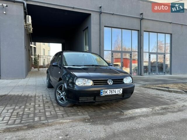 Черный Фольксваген Гольф, объемом двигателя 1.6 л и пробегом 314 тыс. км за 2750 $, фото 1 на Automoto.ua