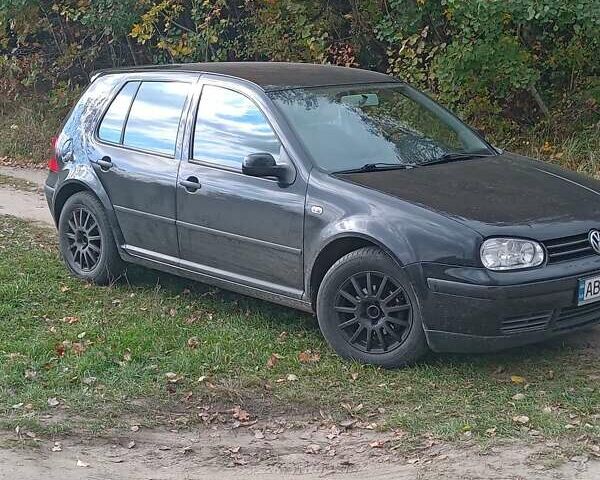 Черный Фольксваген Гольф, объемом двигателя 1.6 л и пробегом 168 тыс. км за 4500 $, фото 1 на Automoto.ua
