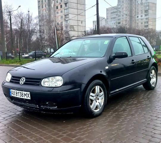 Черный Фольксваген Гольф, объемом двигателя 1.6 л и пробегом 255 тыс. км за 4700 $, фото 1 на Automoto.ua