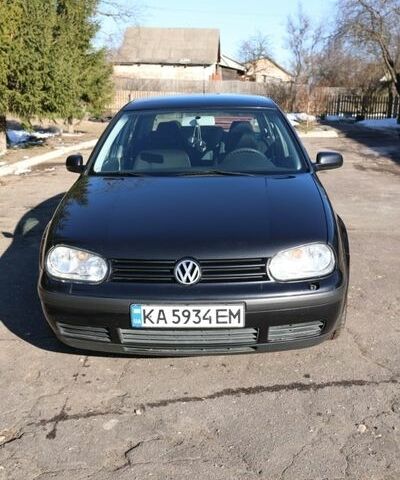 Черный Фольксваген Гольф, объемом двигателя 1.4 л и пробегом 245 тыс. км за 4900 $, фото 1 на Automoto.ua