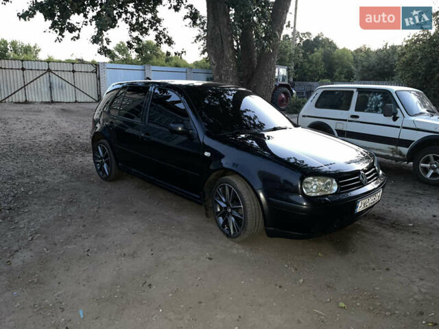 Черный Фольксваген Гольф, объемом двигателя 1.39 л и пробегом 265 тыс. км за 4500 $, фото 1 на Automoto.ua