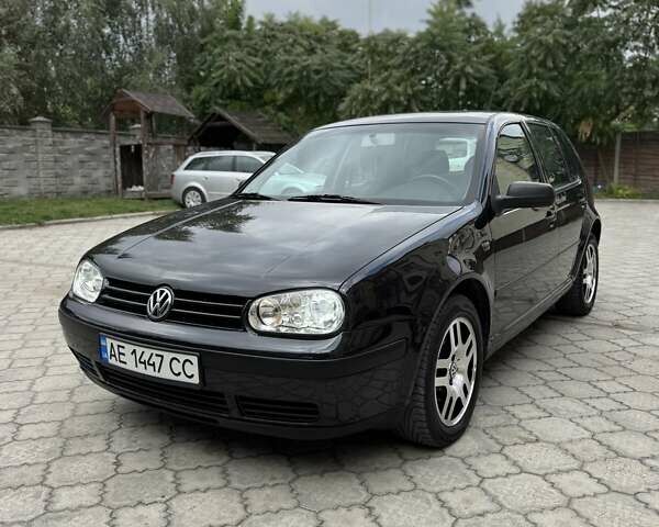 Черный Фольксваген Гольф, объемом двигателя 1.6 л и пробегом 253 тыс. км за 3999 $, фото 1 на Automoto.ua