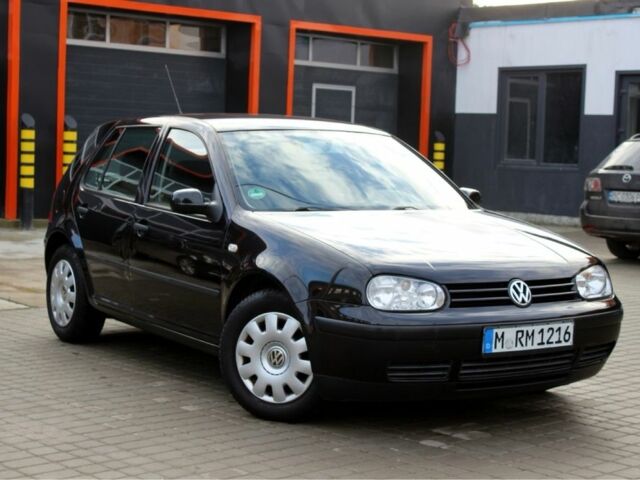 Черный Фольксваген Гольф, объемом двигателя 1.6 л и пробегом 251 тыс. км за 4499 $, фото 1 на Automoto.ua