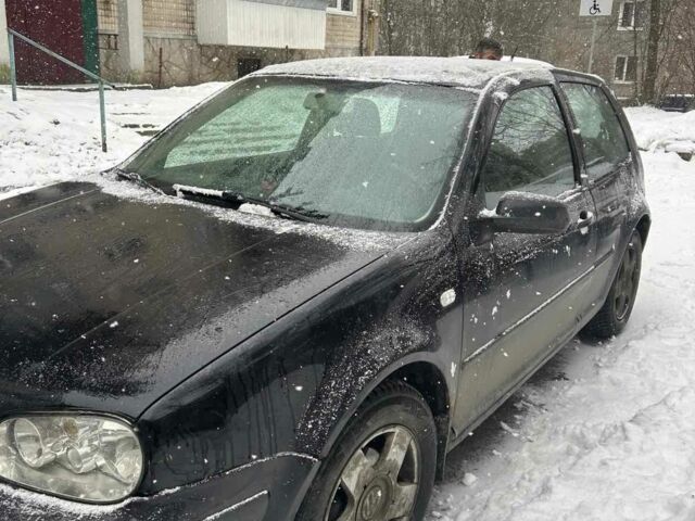 Черный Фольксваген Гольф, объемом двигателя 1.6 л и пробегом 330 тыс. км за 3500 $, фото 1 на Automoto.ua