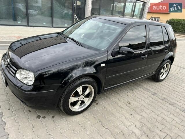 Черный Фольксваген Гольф, объемом двигателя 1.6 л и пробегом 219 тыс. км за 4100 $, фото 1 на Automoto.ua