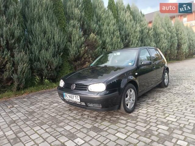 Черный Фольксваген Гольф, объемом двигателя 1.6 л и пробегом 227 тыс. км за 4550 $, фото 1 на Automoto.ua