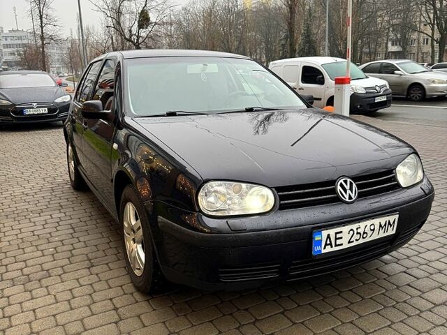 Черный Фольксваген Гольф, объемом двигателя 1.4 л и пробегом 296 тыс. км за 3999 $, фото 1 на Automoto.ua