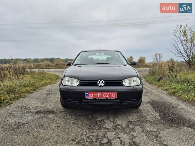 Черный Фольксваген Гольф, объемом двигателя 1.39 л и пробегом 232 тыс. км за 3950 $, фото 1 на Automoto.ua