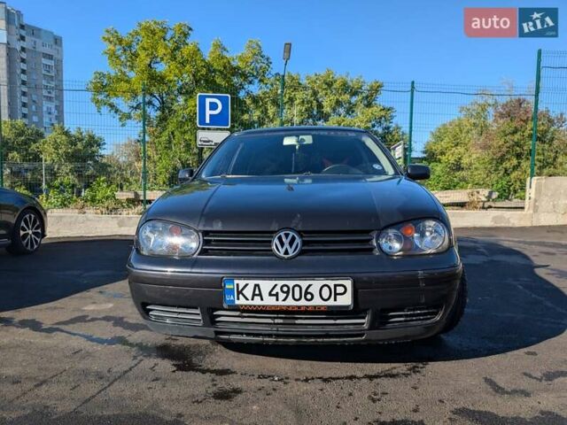 Черный Фольксваген Гольф, объемом двигателя 1.6 л и пробегом 223 тыс. км за 5000 $, фото 1 на Automoto.ua