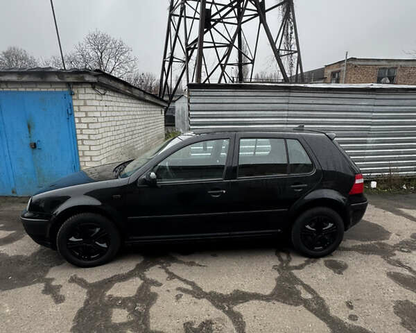 Черный Фольксваген Гольф, объемом двигателя 1.39 л и пробегом 253 тыс. км за 3899 $, фото 1 на Automoto.ua