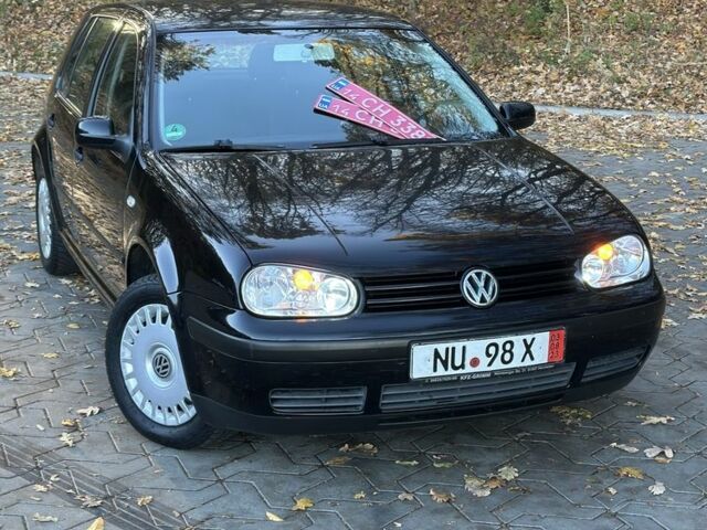 Черный Фольксваген Гольф, объемом двигателя 1.4 л и пробегом 230 тыс. км за 3799 $, фото 1 на Automoto.ua
