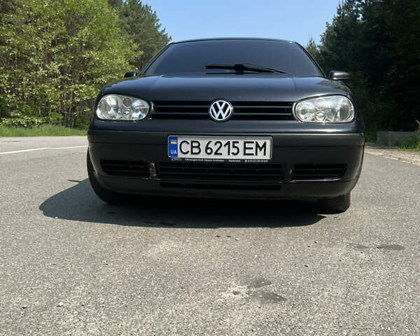Черный Фольксваген Гольф, объемом двигателя 1.6 л и пробегом 289 тыс. км за 3900 $, фото 1 на Automoto.ua