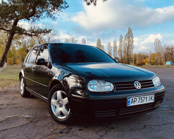 Черный Фольксваген Гольф, объемом двигателя 1.6 л и пробегом 290 тыс. км за 4300 $, фото 1 на Automoto.ua