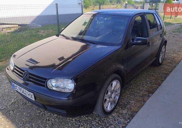 Черный Фольксваген Гольф, объемом двигателя 1.6 л и пробегом 280 тыс. км за 4500 $, фото 1 на Automoto.ua