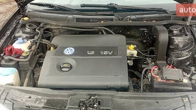 Чорний Фольксваген Гольф, об'ємом двигуна 1.6 л та пробігом 196 тис. км за 4500 $, фото 1 на Automoto.ua