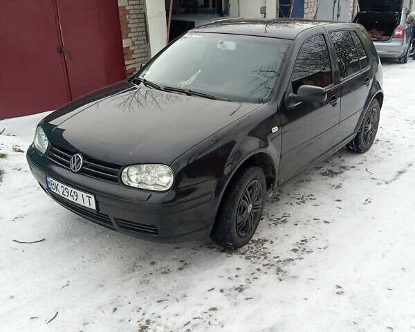 Черный Фольксваген Гольф, объемом двигателя 1.39 л и пробегом 343 тыс. км за 3999 $, фото 1 на Automoto.ua