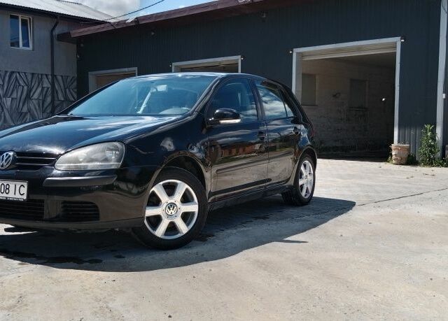 Черный Фольксваген Гольф, объемом двигателя 1.4 л и пробегом 298 тыс. км за 2500 $, фото 1 на Automoto.ua