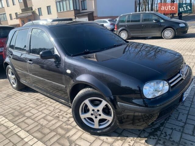 Черный Фольксваген Гольф, объемом двигателя 1.6 л и пробегом 230 тыс. км за 4300 $, фото 1 на Automoto.ua