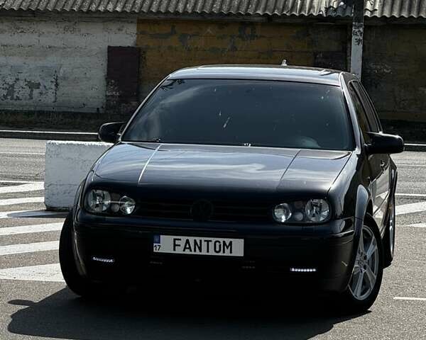 Черный Фольксваген Гольф, объемом двигателя 1.6 л и пробегом 232 тыс. км за 5000 $, фото 1 на Automoto.ua