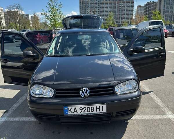 Черный Фольксваген Гольф, объемом двигателя 1.39 л и пробегом 246 тыс. км за 4500 $, фото 1 на Automoto.ua