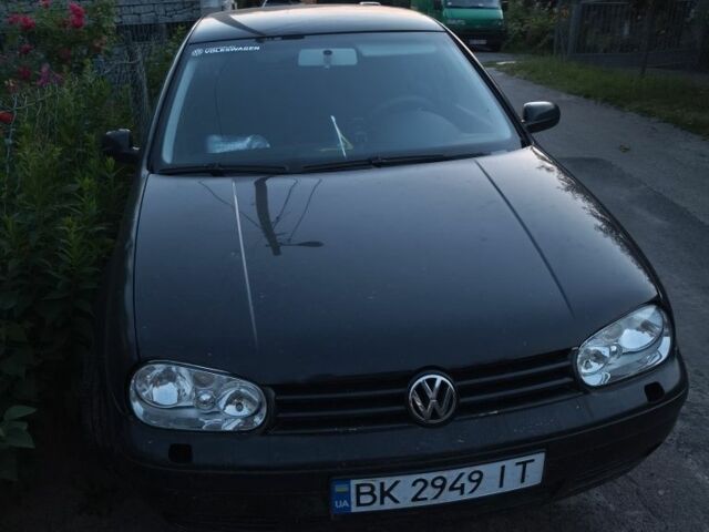Черный Фольксваген Гольф, объемом двигателя 1.4 л и пробегом 340 тыс. км за 3500 $, фото 1 на Automoto.ua