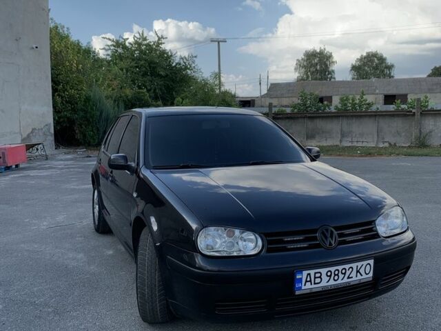 Черный Фольксваген Гольф, объемом двигателя 1.4 л и пробегом 302 тыс. км за 3800 $, фото 1 на Automoto.ua