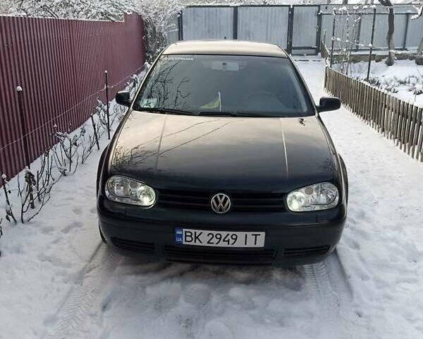 Черный Фольксваген Гольф, объемом двигателя 1.39 л и пробегом 344 тыс. км за 3999 $, фото 1 на Automoto.ua