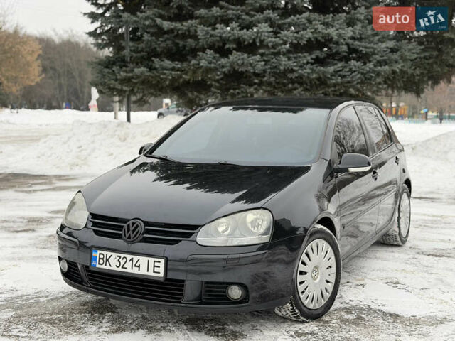 Черный Фольксваген Гольф, объемом двигателя 1.6 л и пробегом 250 тыс. км за 4400 $, фото 1 на Automoto.ua