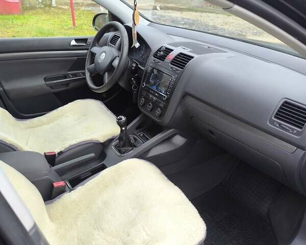 Чорний Фольксваген Гольф, об'ємом двигуна 1.6 л та пробігом 330 тис. км за 4900 $, фото 1 на Automoto.ua