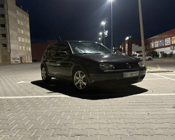 Черный Фольксваген Гольф, объемом двигателя 1.39 л и пробегом 256 тыс. км за 4150 $, фото 1 на Automoto.ua