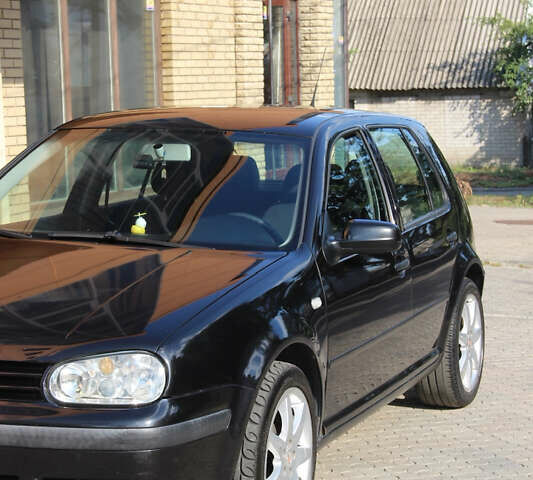 Черный Фольксваген Гольф, объемом двигателя 1.6 л и пробегом 240 тыс. км за 6000 $, фото 1 на Automoto.ua