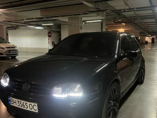 Черный Фольксваген Гольф, объемом двигателя 1.8 л и пробегом 327 тыс. км за 5500 $, фото 1 на Automoto.ua