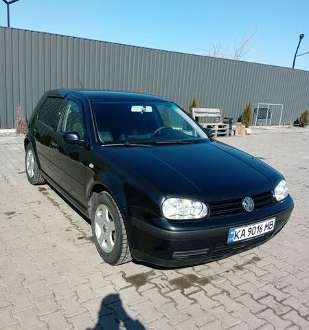 Черный Фольксваген Гольф, объемом двигателя 1.39 л и пробегом 321 тыс. км за 4500 $, фото 1 на Automoto.ua