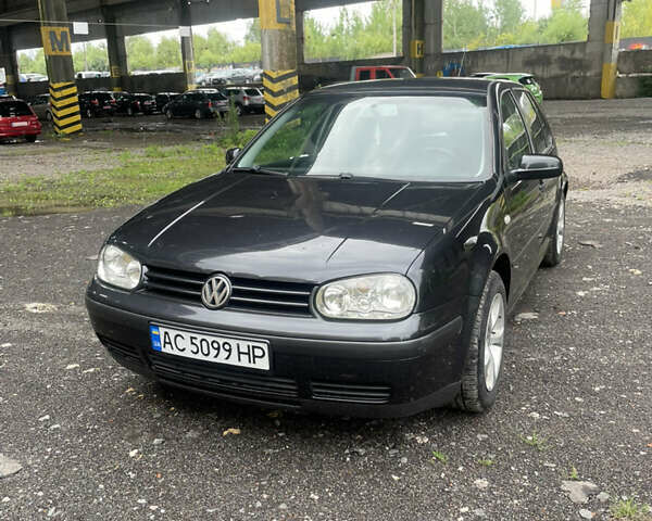 Черный Фольксваген Гольф, объемом двигателя 1.6 л и пробегом 298 тыс. км за 4200 $, фото 1 на Automoto.ua