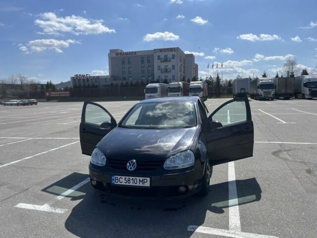 Черный Фольксваген Гольф, объемом двигателя 1.4 л и пробегом 264 тыс. км за 3800 $, фото 1 на Automoto.ua