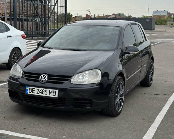 Черный Фольксваген Гольф, объемом двигателя 1.39 л и пробегом 260 тыс. км за 5500 $, фото 1 на Automoto.ua