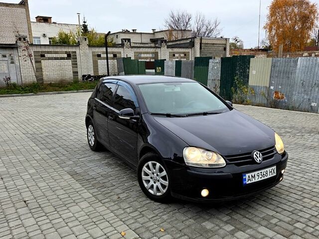 Черный Фольксваген Гольф, объемом двигателя 1.6 л и пробегом 243 тыс. км за 4450 $, фото 1 на Automoto.ua