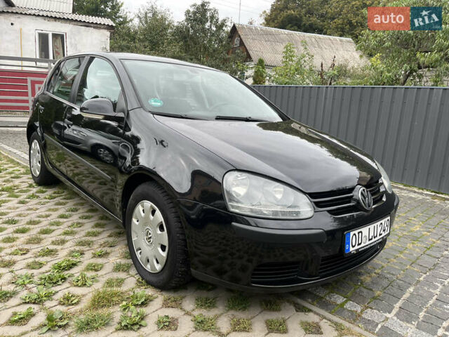 Черный Фольксваген Гольф, объемом двигателя 1.6 л и пробегом 211 тыс. км за 5400 $, фото 1 на Automoto.ua