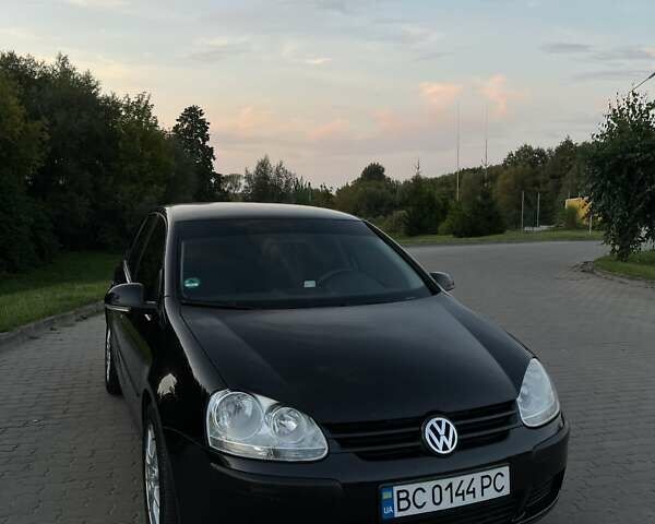 Черный Фольксваген Гольф, объемом двигателя 1.6 л и пробегом 226 тыс. км за 5200 $, фото 1 на Automoto.ua