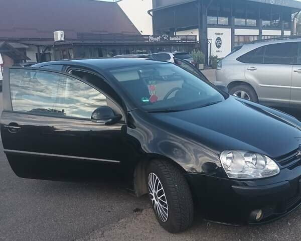 Черный Фольксваген Гольф, объемом двигателя 1.6 л и пробегом 268 тыс. км за 5100 $, фото 1 на Automoto.ua