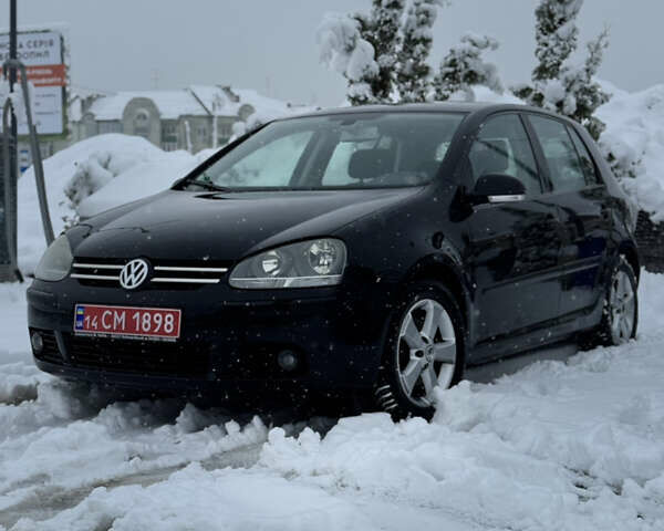 Черный Фольксваген Гольф, объемом двигателя 1.6 л и пробегом 200 тыс. км за 5600 $, фото 1 на Automoto.ua