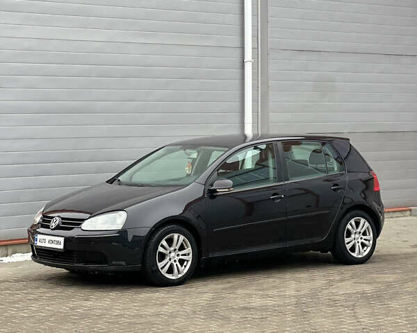 Черный Фольксваген Гольф, объемом двигателя 1.6 л и пробегом 200 тыс. км за 5400 $, фото 1 на Automoto.ua