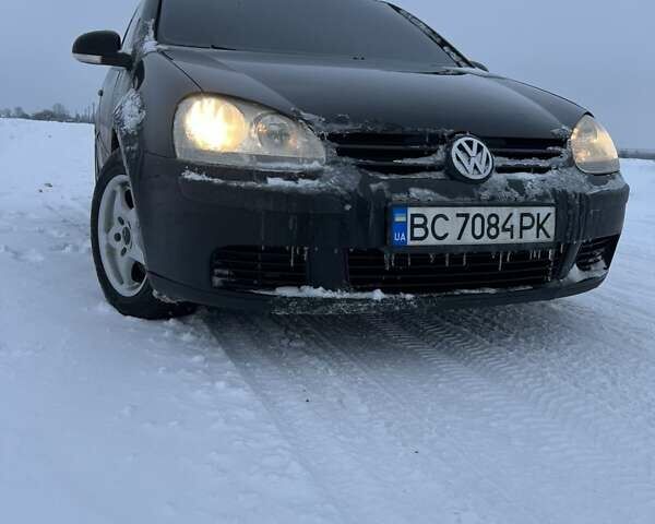 Черный Фольксваген Гольф, объемом двигателя 1.6 л и пробегом 293 тыс. км за 3900 $, фото 1 на Automoto.ua