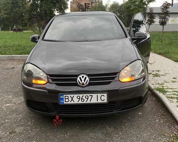 Черный Фольксваген Гольф, объемом двигателя 1.6 л и пробегом 357 тыс. км за 5500 $, фото 1 на Automoto.ua